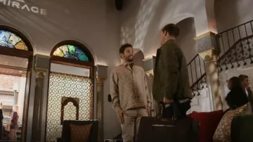 Casablanca Laurel Print Silk Twill Shirt porté par Sam Jones (Rafael de la Fuente) vu dans Dynasty (S04E01)