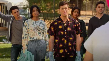 Chemise Obey Duster portée par Ben Gross (Jaren Lewison) vue dans Never Have I Ever (S02E01)