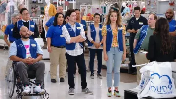 Frame Le High Pearl Straight-Leg Cropped Jeans worn by Cheyenne (Nichole Bloom) as seen in Superstore (S06E01)