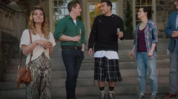Chloé Metallic Silk-blend Jacquard Flared Pants usado por Alexis Rose (Annie Murphy) como se ve en Schitt's Creek (S06E01)
