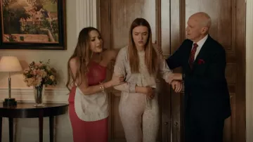 Pantalon de jogging léopard divers porté par Kirby Anders (Maddison Brown) comme on le voit dans Dynasty (S04E03)