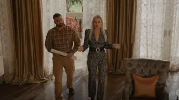 Michael Kors Floral Lace Flared Pantalones usados por Alexis Carrington (Elaine Hendrix) como se ve en Dinastía (S04E03)