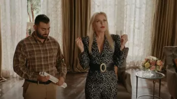 Ceinture en cuir ornée de cristal riche Alessandra portée par Alexis Carrington (Elaine Hendrix) vue dans Dynasty (S04E03)