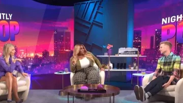 Nina Parker Trendy Plus Size Geo-Print Pantalon à jambes larges porté par Nina Parker comme vu dans E! News Nightly Pop le 31 août 2022