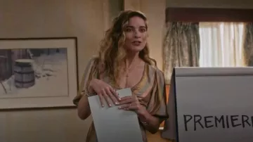 Anillo en forma de X y polvo de cristal de BaubleBar usado por Alexis Rose (Annie Murphy) como se ve en Schitt's Creek (S06E05)