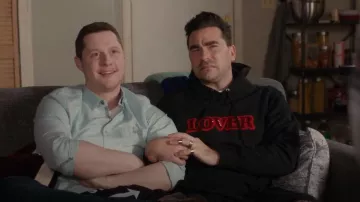 Bianca Chandon Sequin Lover Hoodie usada por David Rose (Daniel Levy) como se ve en Schitt's Creek (S06E11)