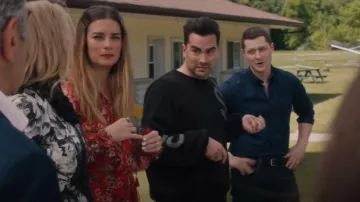 Sudadera Amiri Black Glitter Snake usada por David Rose (Daniel Levy) como se ve en Schitt's Creek (S06E12)