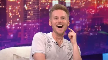 Reiss Ralphy Button Polo worn by Zach Noe Towers as seen in E! News Nightly Pop on September 01,2022