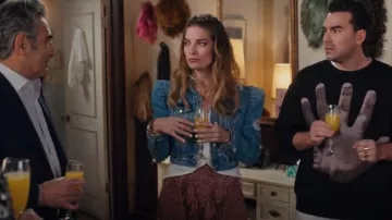 Zara Knot Front Top usado por Alexis Rose (Annie Murphy) como se ve en Schitt's Creek (S06E13)