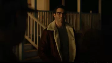 Mangan Lumber Jacket Brick Red de Nudie Jeans Co porté par Clark Kent (Tyler Hoechlin) vu dans Superman & Lois (S01E01)