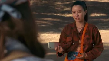 Free People Dylan Floral Printed Henley Bodysuit In Peach usado por Mariana Adams Foster (Cierra Ramirez) como se ve en Good Trouble (S04E18)