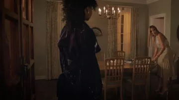 Sandales Jimmy Choo Lilah portées par Dominique Deveraux (Michael Michele) vues dans Dynasty (S04E05)