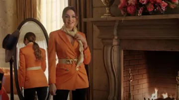 Versace Double-Breasted Cady Blazer usado por Fallon Carrington (Elizabeth Gillies) como se ve en Dynasty (S04E06)