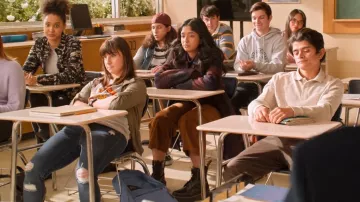 Madewell Corduroy Emmett Jeans porté par Devi Vishwakumar (Maitreyi Ramakrishnan) vu dans Never Have I Ever (S02E09)