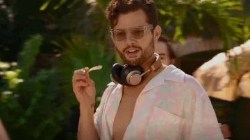 Casque Heyday Wireless On Ear utilisé par Sam Jones (Rafael de la Fuente) vu dans Dynasty (S04E03)
