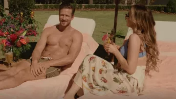 Agua de Agua Bendita Lavanda Pareo usado por Fallon Carrington (Elizabeth Gillies) como se ve en Dinastía (S04E03)