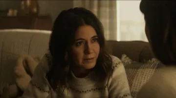 Club Monaco Boiled Cashmere Fair Isle Sweater porté par Lana Lang Cushing (Emmanuelle Chriqui) vu dans Superman & Lois (S01E06)