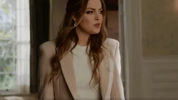 Mini robe asymétrique embellie en cristal portée par Fallon Carrington (Elizabeth Gillies) comme on le voit dans Dynasty (S04E03)