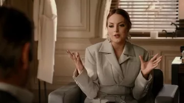 Oscar de la Renta Crystal Pave Clip On Hoop Boucles d’oreilles portées par Fallon Carrington (Elizabeth Gillies) comme vu dans Dynasty (S04E07)
