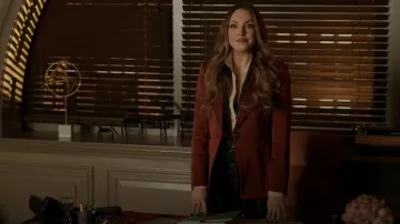 Veronica Beard Kollia Dickey Veste portée par Fallon Carrington (Elizabeth Gillies) vue dans Dynasty (S04E07)