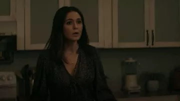 Veronica Beard Jaz Blusa usada por Lana Lang Cushing (Emmanuelle Chriqui) como se ve en Superman & Lois (S01E09)
