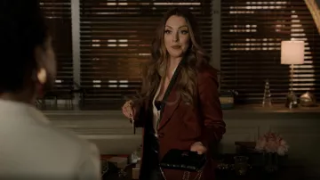 Stella McCartney Stella Star Flap-Over Shoulder Bag porté par Fallon Carrington (Elizabeth Gillies) comme vu dans Dynasty (S04E07)