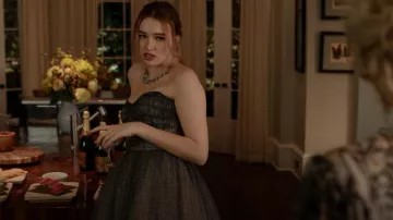Monique Lhuillier Brie Robe en tulle bustier pailletée portée par Kirby Anders (Maddison Brown) vue dans Dynasty (S04E07)