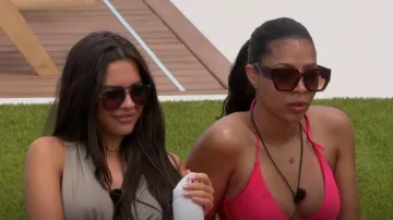 Lunettes de soleil Monki Carla portées par Amber Beckford dans Love Island (S08E05)