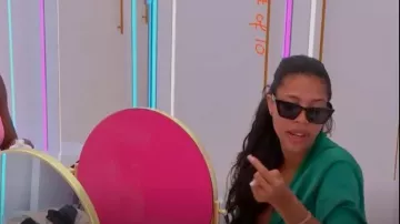 Pull&bear Square Cat Eye Sun­glass­es in Black worn by Amber Beckford as seen in Love Island (S08E07)
