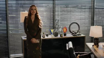 Brock Collection Floral Print Midi Jupe portée par Fallon Carrington (Elizabeth Gillies) comme on le voit dans Dynasty (S04E08)