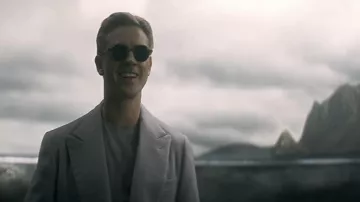 Lunettes de soleil portées par The Corinthian (Boyd Holbrook) telles que vues dans les tenues de la série télévisée The Sandman (saison 1 épisode 2)