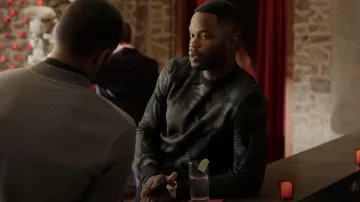 Alexander McQueen Skull Camouflage Sweater porté par Jeff Colby (Sam Adegoke) comme vu dans Dynasty (S04E08)