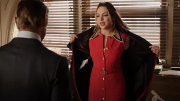Robe ceinturée Gucci portée par Fallon Carrington (Elizabeth Gillies) vue dans Dynasty (S04E08)