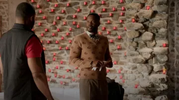 Gucci V Neck GG Jacquard Wool Sweater porté par Jeff Colby (Sam Adegoke) vu dans Dynasty (S04E08)