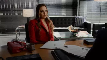 Gucci Re Belle Petit sac à bandoulière porté par Fallon Carrington (Elizabeth Gillies) vu dans Dynasty (S04E08)