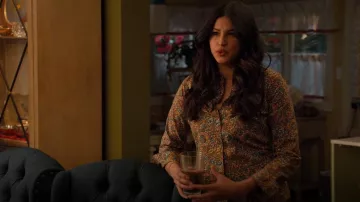 J Crew Perfect Shirt In Liberty Little Marquess usado por Kamala (Richa Moorjani) como se ve en Never Have I Ever (S02E09)