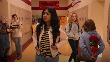 Levi's Heritage Denim Jacket usado por Devi Vishwakumar (Maitreyi Ramakrishnan) como se ve en Never Have I Ever (S02E10)