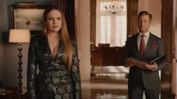 Céline Vintage Leather Horsebit Belt portée par Fallon Carrington (Elizabeth Gillies) comme on le voit dans Dynasty (S04E09)