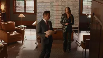 Pantalon Jacquard floral Paco Rabanne porté par Fallon Carrington (Elizabeth Gillies) vu dans Dynasty (S04E09)