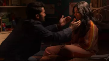 Aviator Nation Five Stripe Sweatpants usados por Devi Vishwakumar (Maitreyi Ramakrishnan) como se ve en Never Have I Ever (S02E10)