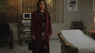 Sac Saint Laurent Calfskin Cabas porté par Cristal Carrington (Daniella Alonso) vu dans Dynasty (S04E09)