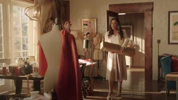 Jimmy Choo Maie Glitter Platform Sandals usadas por Cristal Carrington (Daniella Alonso) como se ve en Dinastía (S04E11)