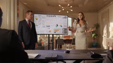 Markarian Yvette Brocade Dress usado por Fallon Carrington (Elizabeth Gillies) como se ve en Dinastía (S04E11)