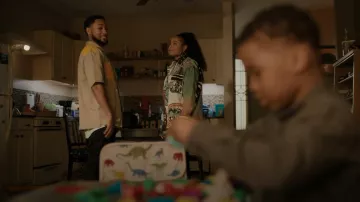 Dickies Mixed Media Zipped Shirt porté par Emmett Washington (Jacob Latimore) vu dans The Chi (S05E10)