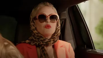 Dolce & Gabbana Damask Printed Acetate Cat Eye Gafas de sol usadas por Alexis Carrington (Elaine Hendrix) como se ve en Dynasty (S05E20)
