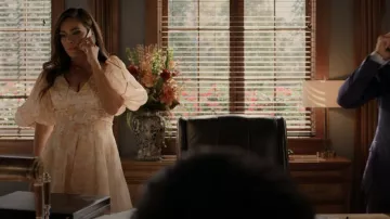 Zimmermann Postcard Floral Print Midi Vestido usado por Cristal Carrington (Daniella Alonso) como se ve en Dinastía (S05E20)