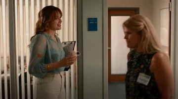 Alessia Zamattio La Maddalena Butterfly Button Front Top usado por Alexis Carrington (Elaine Hendrix) como se ve en Dinastía (S05E20)