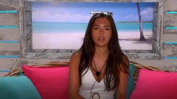 Traje de baño con cinturón acanalado de H&M usado por Gemma Owen como se ve en Love Island (S08E11)