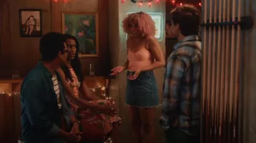 Levi's Ribcage Skirt worn by Phoebe (Phoebe Robinson) as seen in Everything's Trash (S01E09)