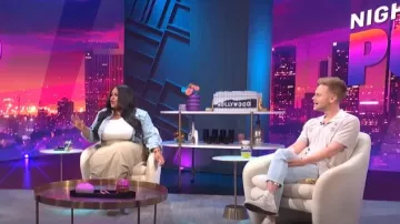 Reiss Sampson Linen-Blend Shirt worn by Zach Noe Towers as seen in E! News Nightly Pop on September 2,2022